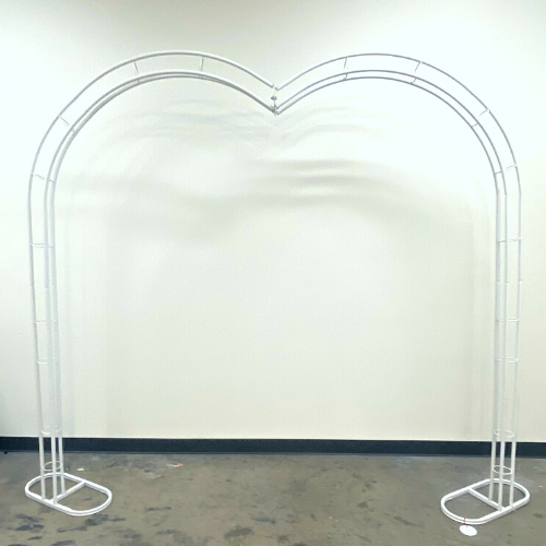 Marco de arco de corazón de metal plateado blanco